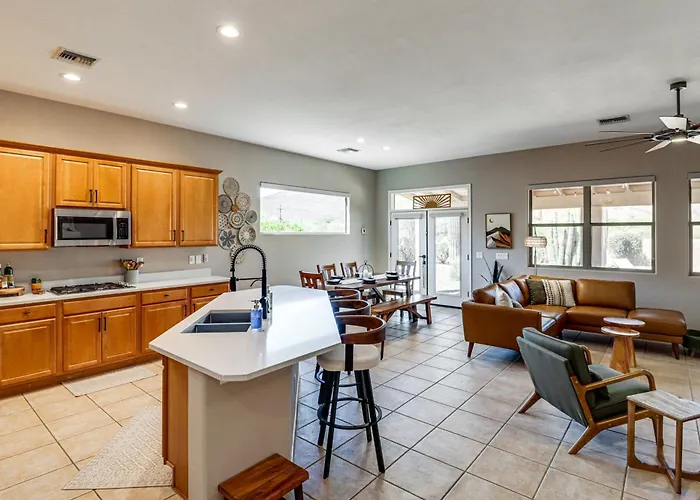 Saguaro Sanctuary: W/ Outdoor Oasis Holiday home